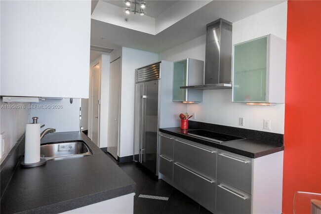 Building Photo - 18201 Collins Ave