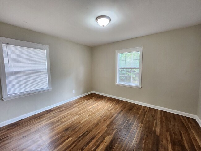 Building Photo - 3000 Torres Ave