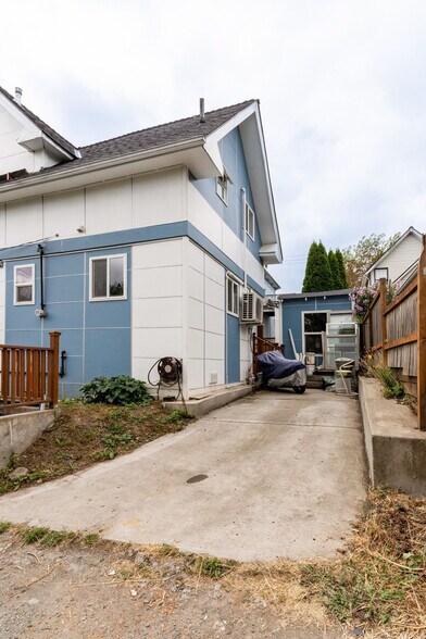 Building Photo - 938 21st Ave