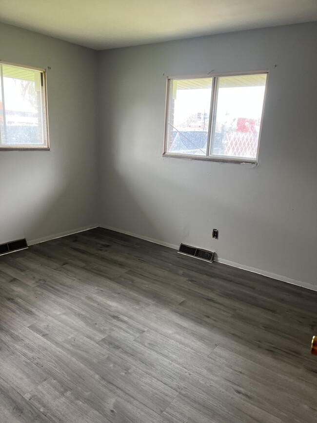 Building Photo - 5015 Yermo Dr
