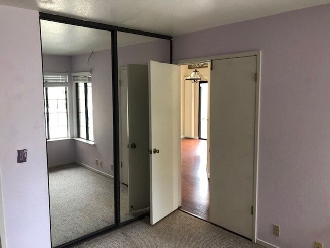 Building Photo - Great Neighborhood - 3 bedroom house with ...