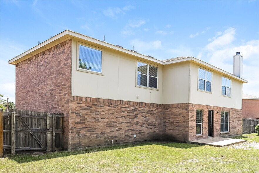Building Photo - 3301 Doris Dr