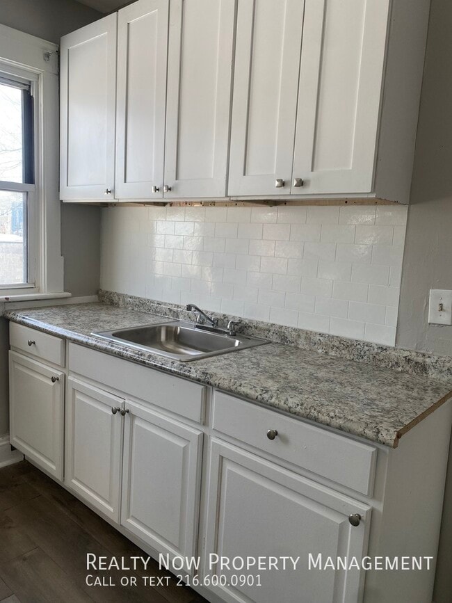 Building Photo - 2907 Denison Ave