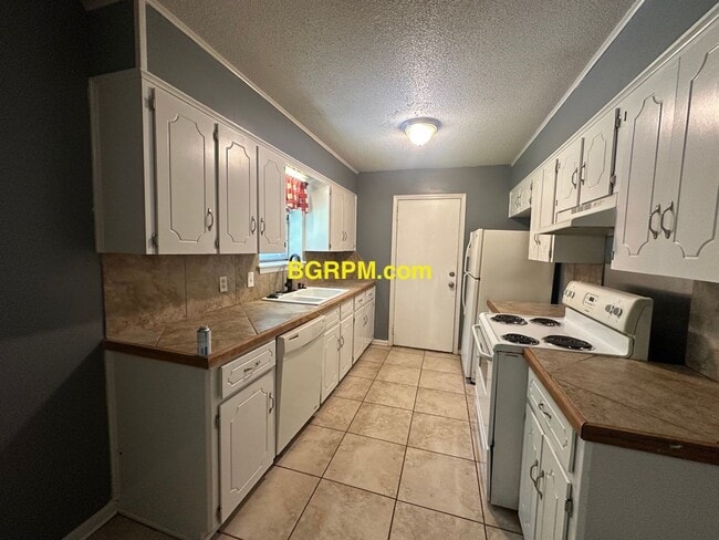 Building Photo - 3 BD, 1 BA, home in Cabot