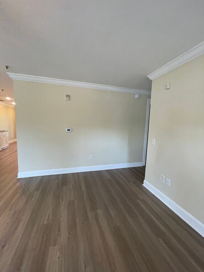 Building Photo - 15-1512 Dukes