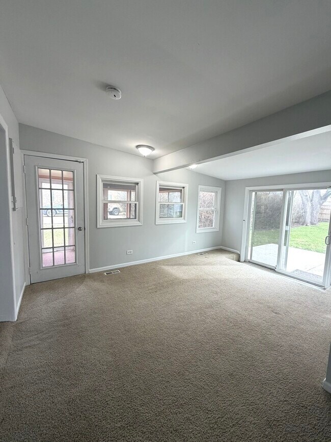 Building Photo - 2209 Douglas Ave