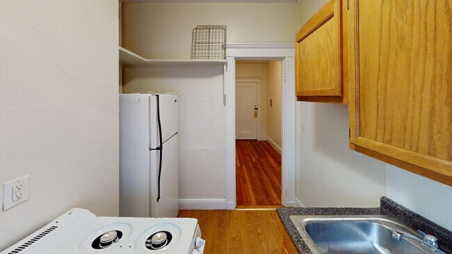 Building Photo - bedroom in Boston MA 02134