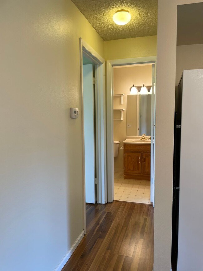 Building Photo - 1 bed/1 bath apartment close to CSU, bike trails, restaurants, shopping and more!