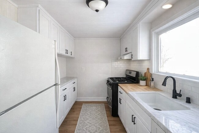 Building Photo - 213 Cleveland Ave