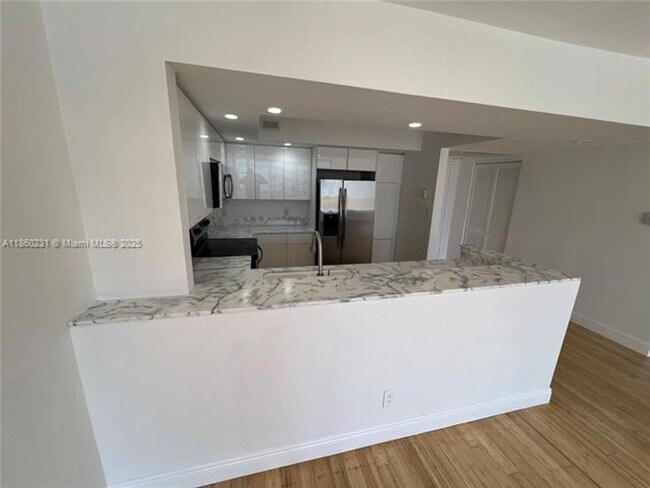 Building Photo - 5600 Collins Ave