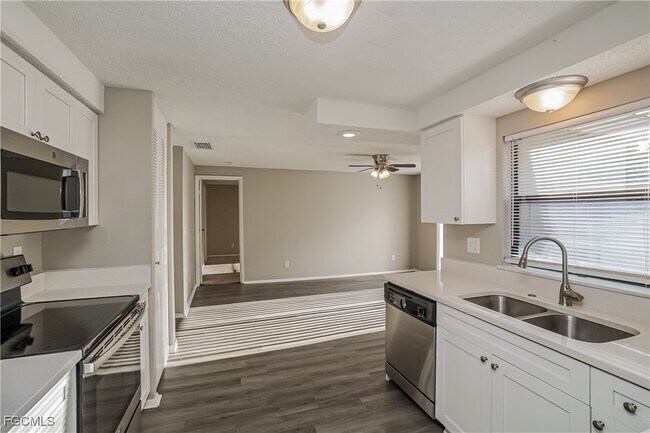 Building Photo - 9292 Mooring Cir