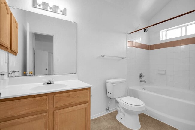 Building Photo - Cozy 3 bedroom 2 bath home in East El Paso! Special- No admin fee!