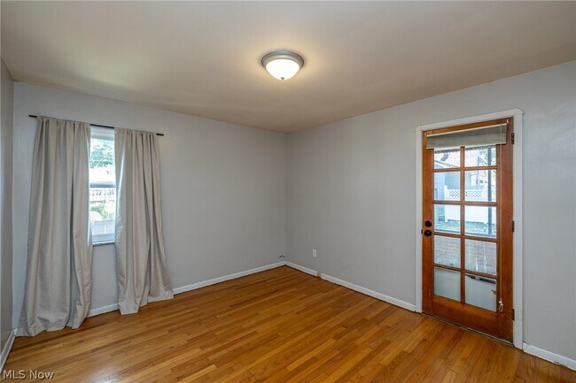Building Photo - 8221 Pelham Dr