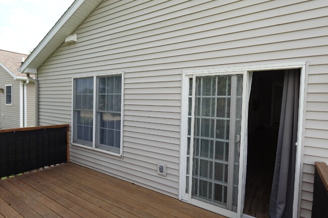 Building Photo - 2211 W Jubilee Ln