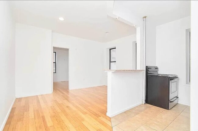 Building Photo - 501 W 135th St