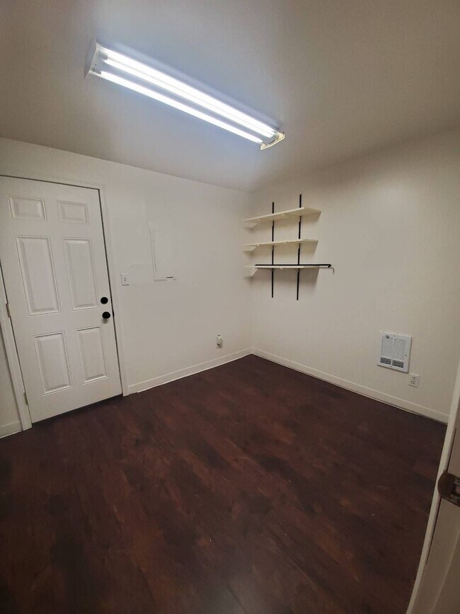 Building Photo - 3 Bedroom Home with Den