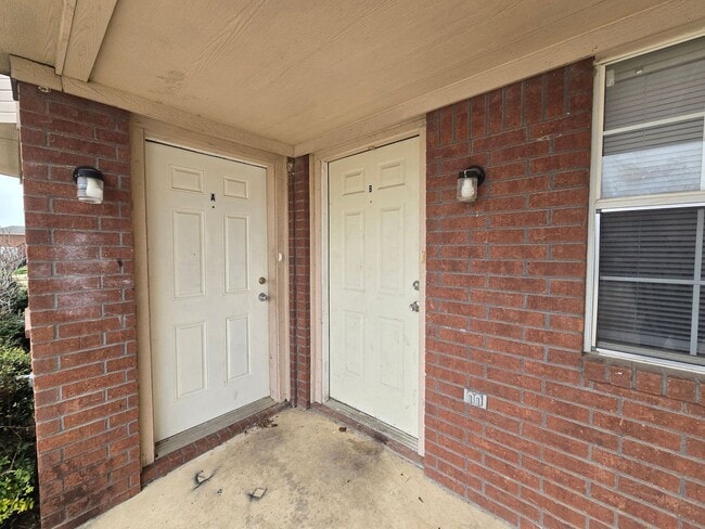 Building Photo - HUD / SECTION 8 ACCEPTED & READY FOR MOVE IN!