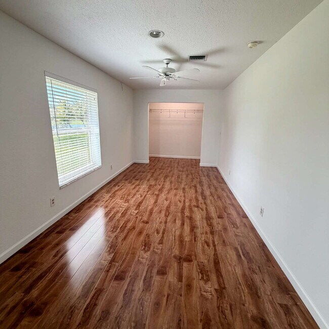 Building Photo - 147 Sunflower Cir