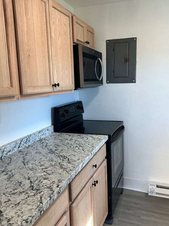 Building Photo - 422 Adam St