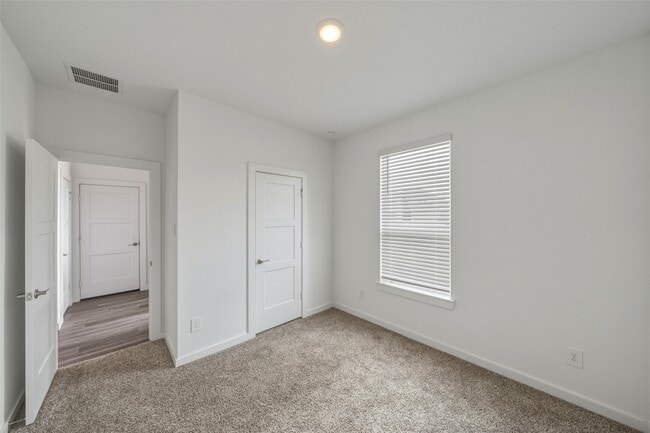 Building Photo - 1613 Sunbend Ln