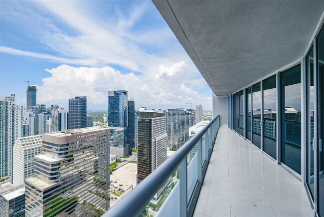 Building Photo - 495 Brickell Ave