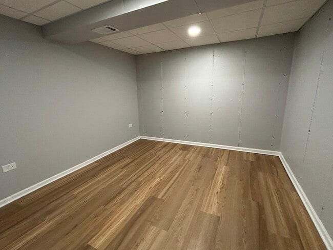 Building Photo - 350 1st Ct