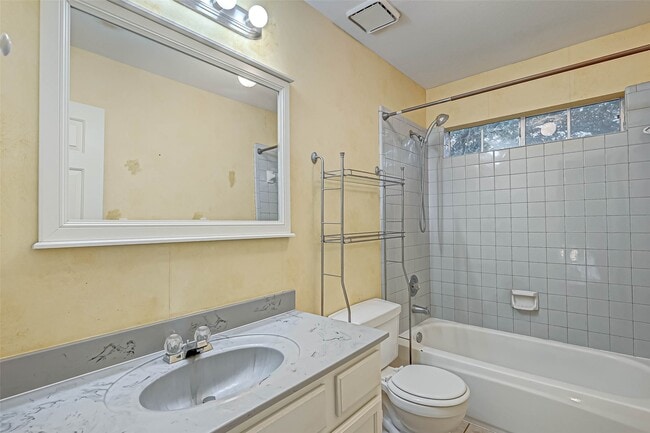 Building Photo - 5815 Henniker Dr