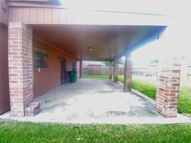 Building Photo - 6527 River Bluff Dr