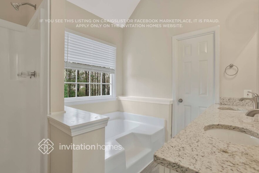 Building Photo - 3391 Longfield Dr SW