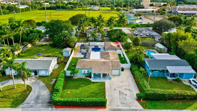 Building Photo - 310 Gulfstream Dr