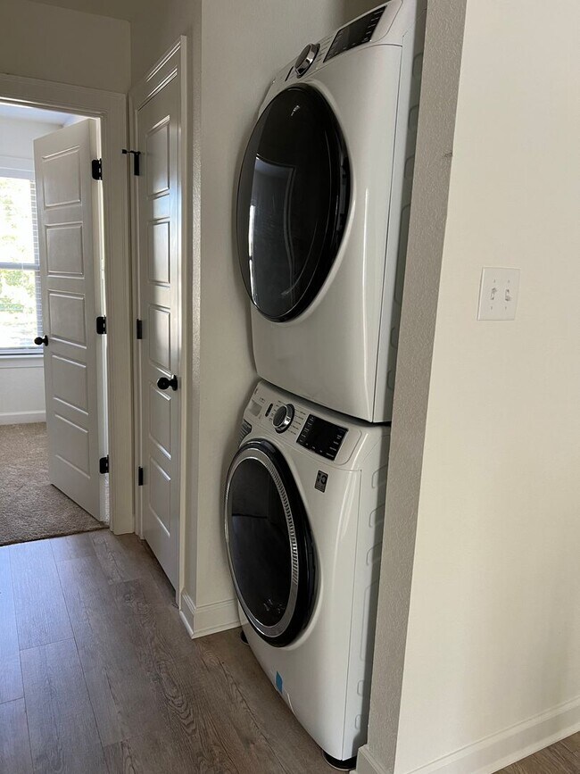 Building Photo - Available January