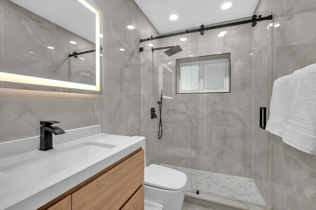 Building Photo - 8225 SW 39th St