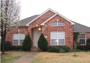 Building Photo - 2027 Wimbledon Dr