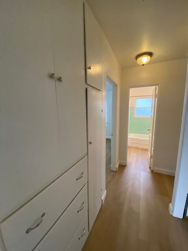 Building Photo - Cute 3 Bedroom 2 bath home located near SD...