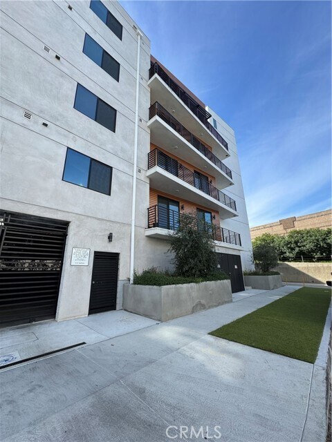 Building Photo - 4383 N Sepulveda Blvd