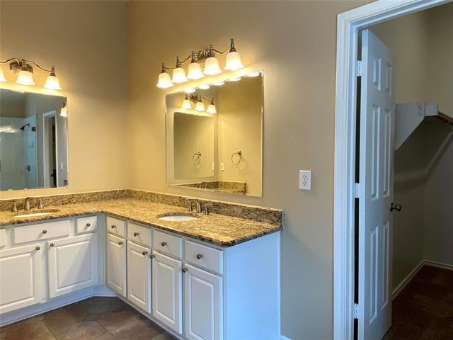 Building Photo - 9900 Buckingham Ln