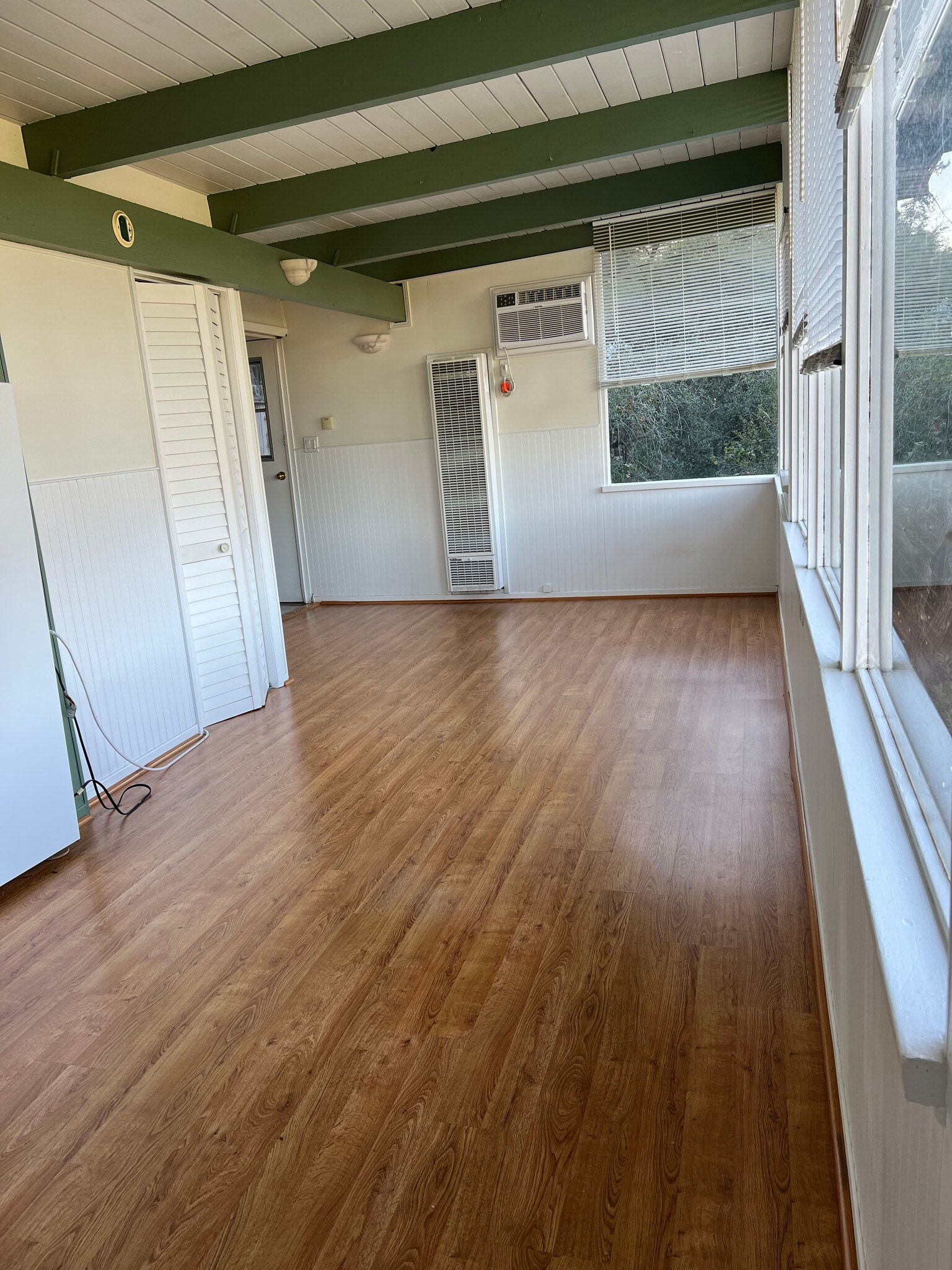 Main room - 2650 Glendower Ave