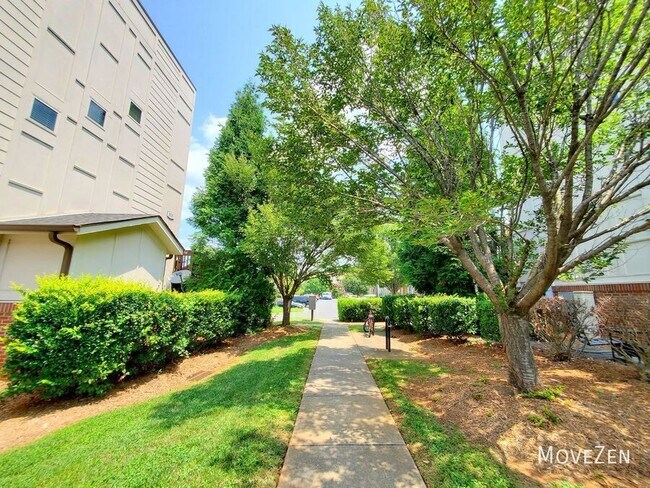 Building Photo - 827 Seigle Point Dr