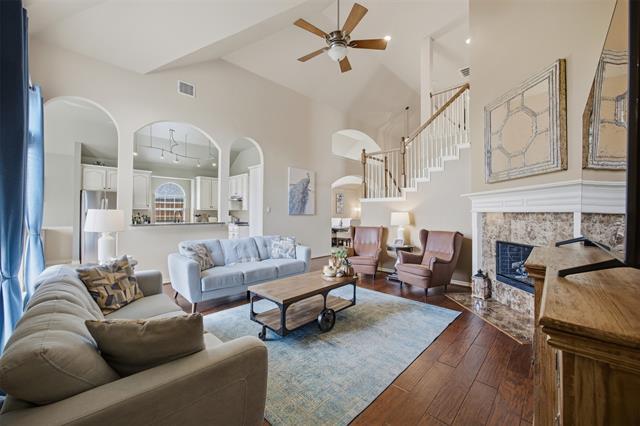 Building Photo - 607 Hilltop Dr