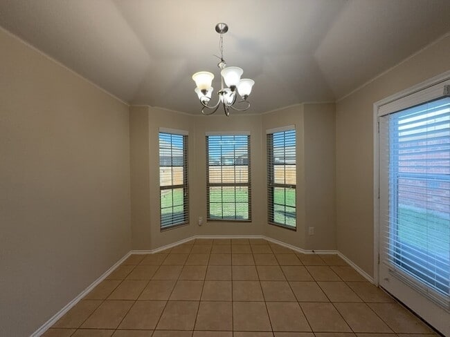 Building Photo - 2333 Cedarwood Dr