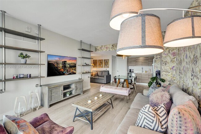 Building Photo - 121 NE 34th St