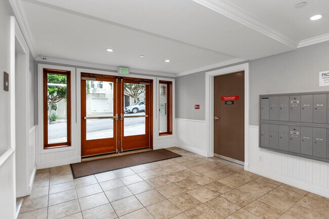 Building Photo - 1015 Pierce