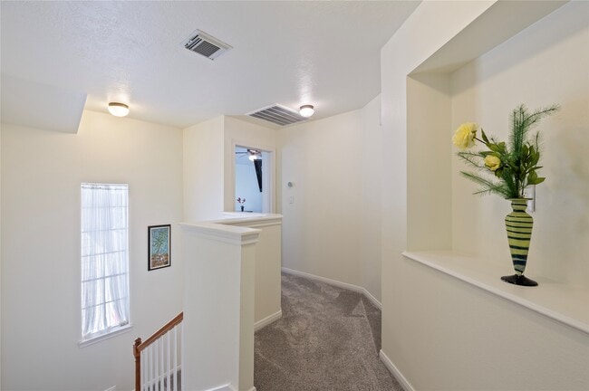Building Photo - 2060 Glencove Dr