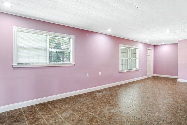 Building Photo - 3bd 2.5ba HOME FOR RENT! With Bonus Space!
