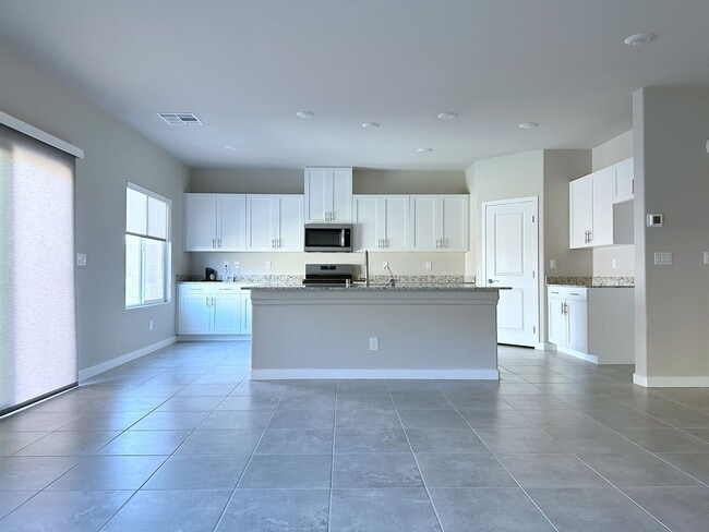 Building Photo - 4bd/2.5bath Single Family Home