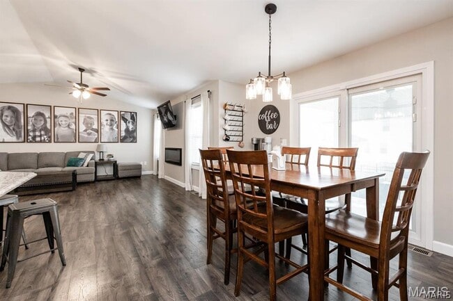 Building Photo - 3505 Chippewa Dr