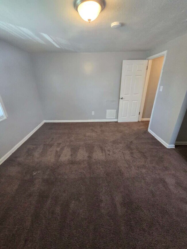 Building Photo - 452 S Napoleon Ave