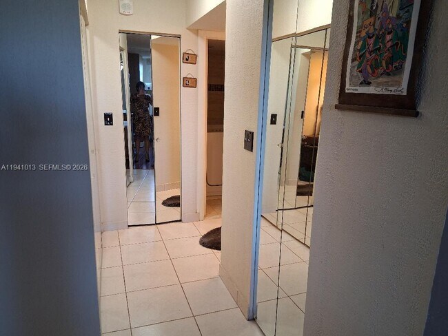 Building Photo - 1400 St Charles Pl