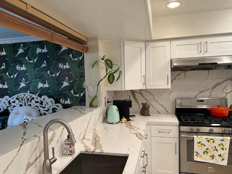 Building Photo - 6752 Hillpark Dr