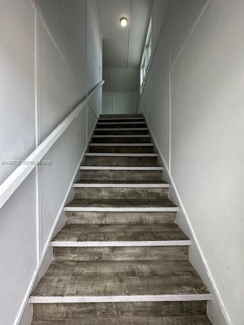 Building Photo - 274 E 9th St